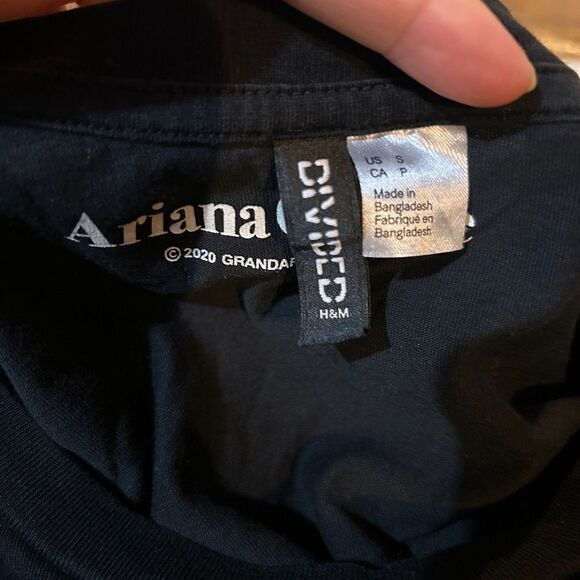 Ariana Grande Sweetener Tour 2019 Short Sleeve Graphic Tee Shirt Top Size Small - Picture 8 of 11